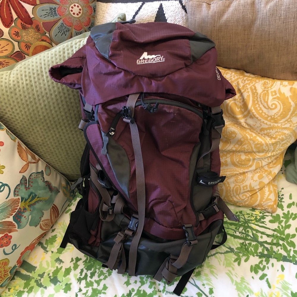 Gregory Deva 60 Hiking Backpack with comfort straps. Size Medium. Purple